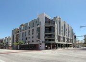 Eleve Lofts and Skydeck Apartamentos
