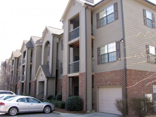 The Oaks at Lakeshore Apartments