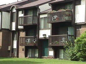 Carlyle Place Apartments
