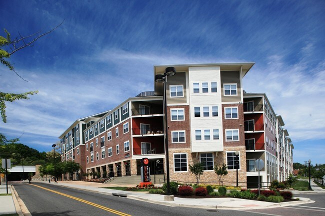Aventine Fort Totten Apartments