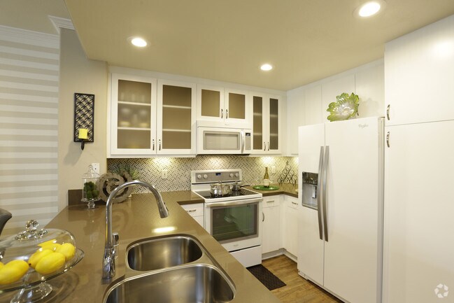 Regents La Jolla Apartments