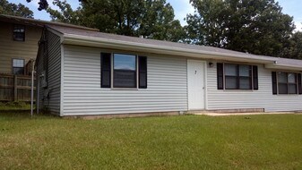 628 N Van Buren St Heber Springs AR Apartments