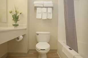Furnished Studio – Roanoke - Airport Apartments