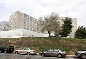 Shirlington House Apartments