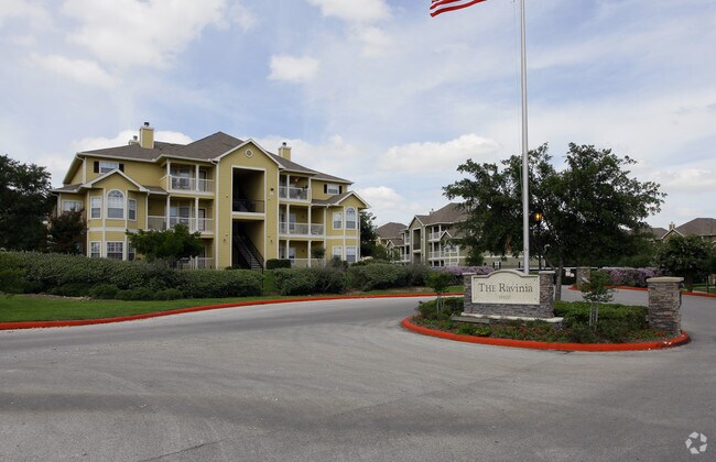 The Ravinia Apartments
