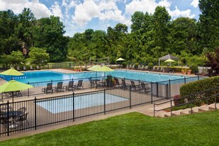 Pinehurst On Providence Apartments