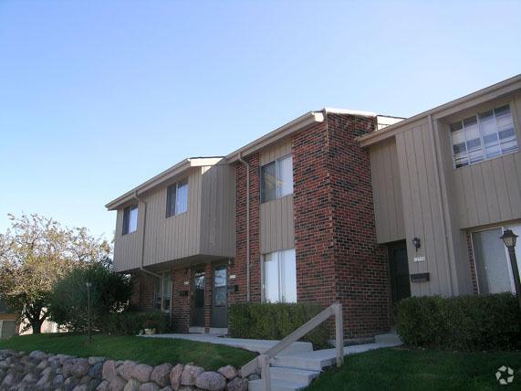 Woodridge Apartments and Townhomes Rentals New Berlin, WI Woodridge Apartments and Townhomes Rentals New Berlin, WI