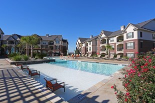 Lone Oak Apartments