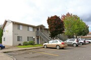 Grand Oaks Apartments