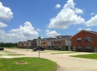 Pine Landing Townhomes Apartments