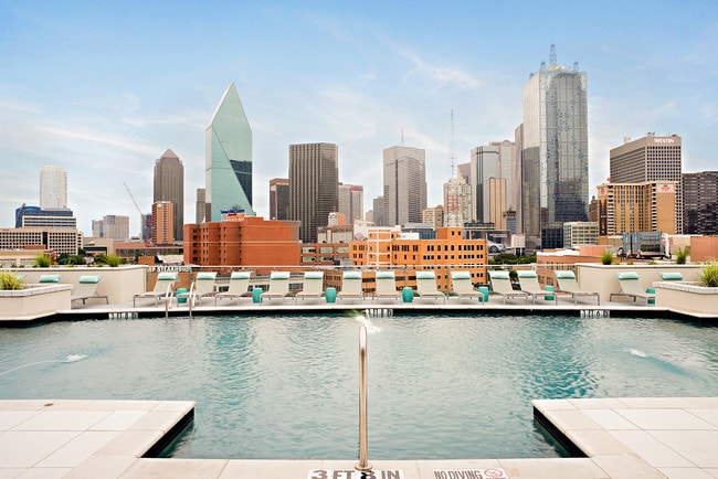 555 Ross Avenue Apartments