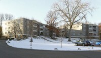 135 Viking Dr E Apartments