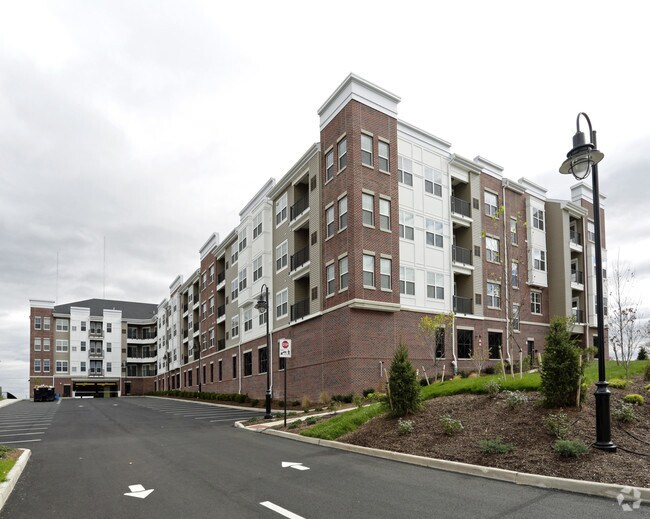 The Station at Lyndhurst Apartments
