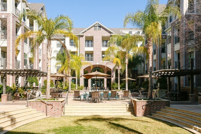 VILLAS AT BUNKER HILL Apartments