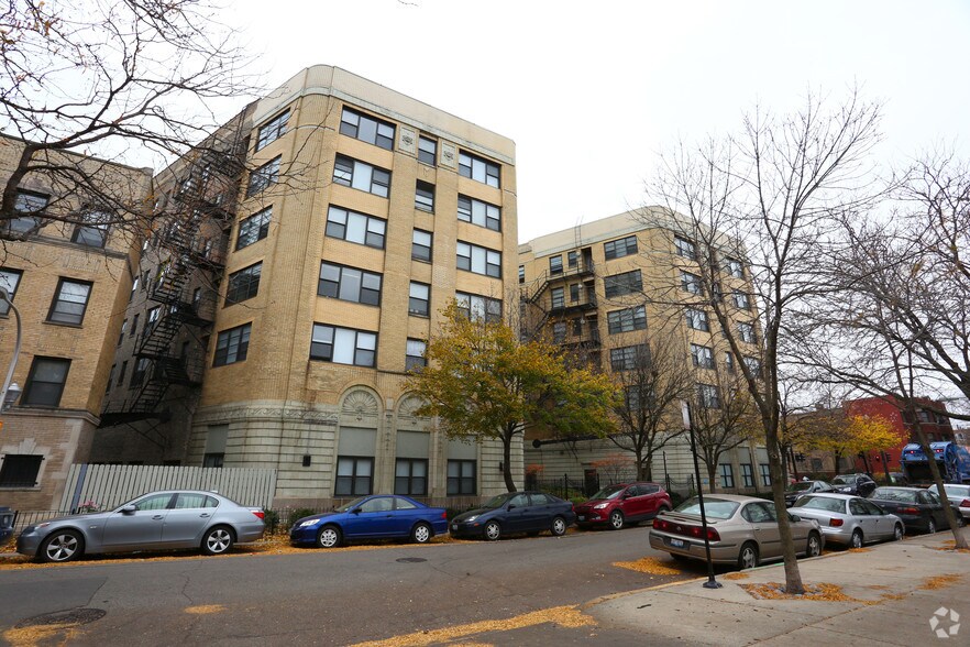 Times Square Apartments Rentals Chicago, IL