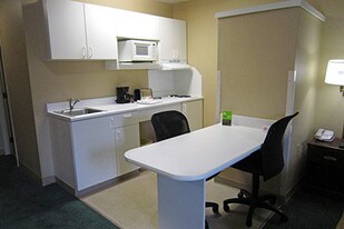 Furnished Studio – Columbus - North
