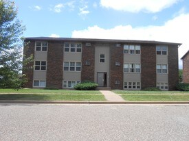 1136 5th St E Altoona WI Apartments