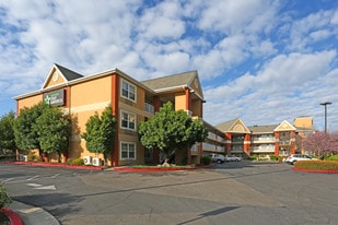 Furnished Studio – Fresno - North Apartments