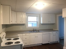 92 Lamb St Westbrook ME Apartments