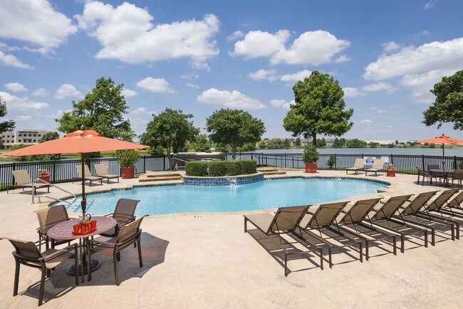 Crescent Cove At Lakepointe Apartments