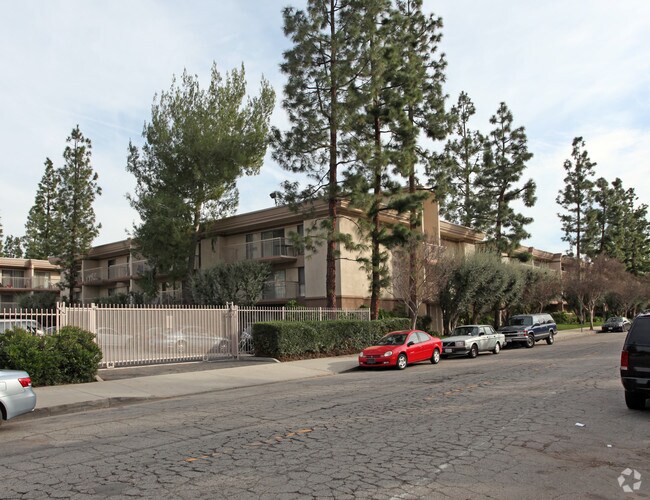 eaves Woodland Hills Apartments