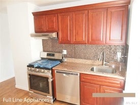 166-06 Hillside Avenue Queens NY Apartments