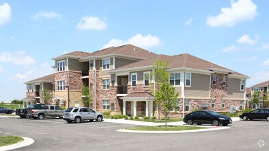 Algonquin Square Apartment Homes Rentals - Algonquin, IL | Apartments.com