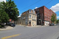 4 Unit Multi-Family: 165 W Gordon St Apartments