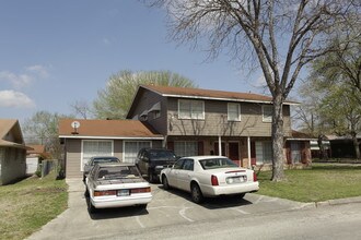 Building Photo - 2451 Hiawatha St Apartments in San Antonio, Texas
