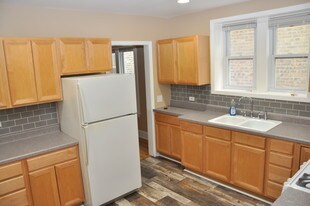4827 Lee St Skokie IL Apartments