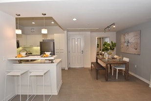 Casa Mira View Apartments