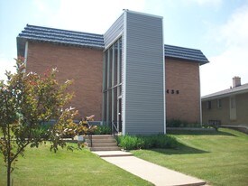 2439 Holmes St Rockford IL Apartments