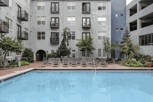Uptown Square Apartamentos