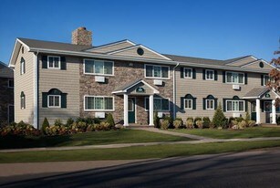 Fairfield Plaza East At Sayville Apartments