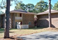Country Club Townhouse Apartments
