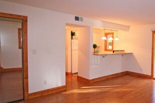 437 W Edwards St Springfield IL Apartments