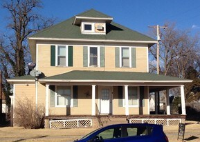 314 W 3rd St Pratt KS Apartments