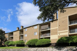 Villas of Oak Creste Apartments