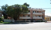 13800 Sherman Way Apartments
