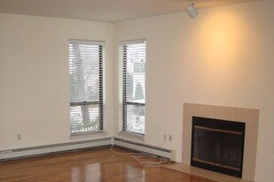 16 Kaywood Rd Port Washington NY Apartments