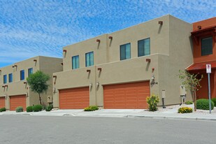 Galeria del Rio Apartments