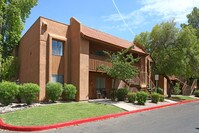 Building Photo - Oakridge Apartments in Phoenix, Arizona