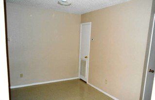 1501 S Dewey Ave Wagoner OK Apartments