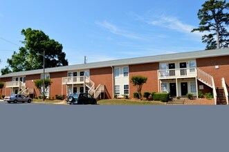 Building Photo - University Oaks Apartments in Athens, Georgia