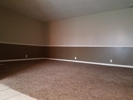 711 Dondee Dr Manhattan KS Apartments