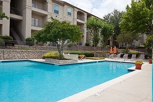 Carlyle Place Apartments