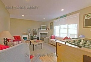 27 Iroquois St Apartments