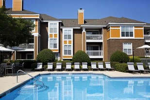 Retreat At McAlpine Apartments
