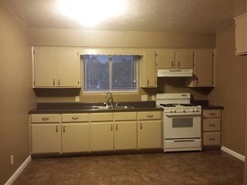 535 N Court St Visalia CA Apartments