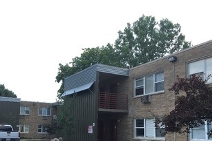 225 Uteg St Crystal Lake IL Apartments